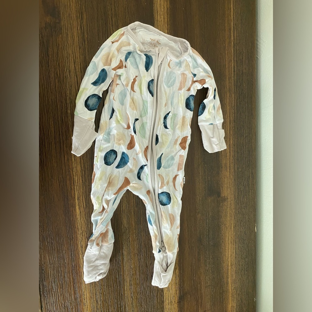 Little Sleepies Luna Neutral Zippy